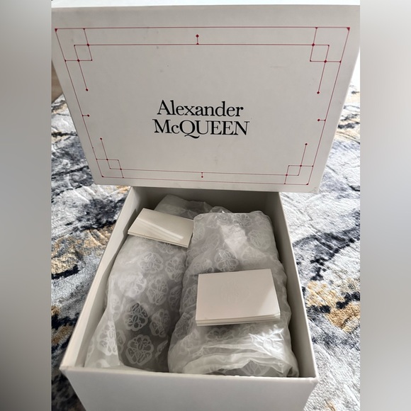 Alexander McQueen 33.5/2.5 US - Picture 7 of 7